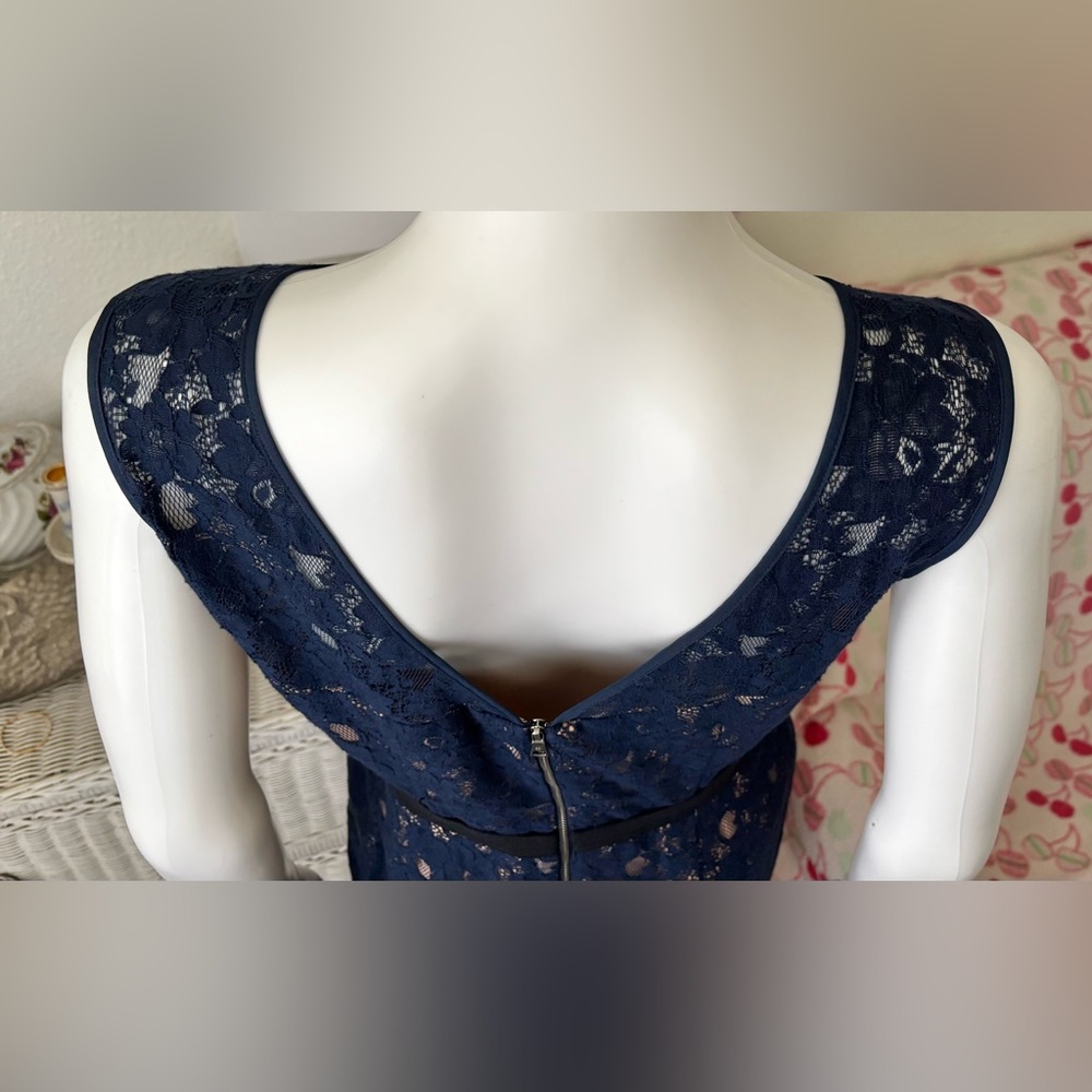 BCBG MAXAZRIA Alice Lace Shift Dress WaistBand Lined Sleeveless in Blue Size 10 - Picture 4 of 13